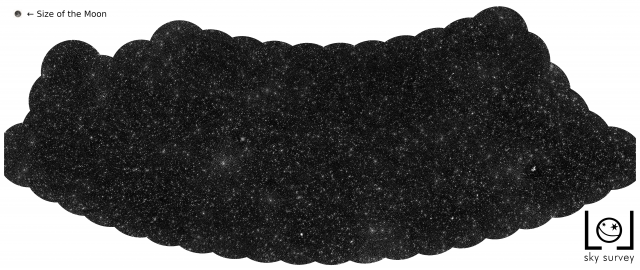 Zdjęcie przedstawiające 25 000 supermasywnych czarnych dziur. Każda biała kropka ujawnia czarną dziurę rezydującą w swojej galaktyce.