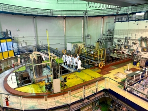 Delegacja japońska zwiedza reaktor badawczy MARIA