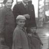 Sołtanowie z dziećmi Magdaleną i Adamem, W-wa 1948 r. Źródło: archiwum rodzinne